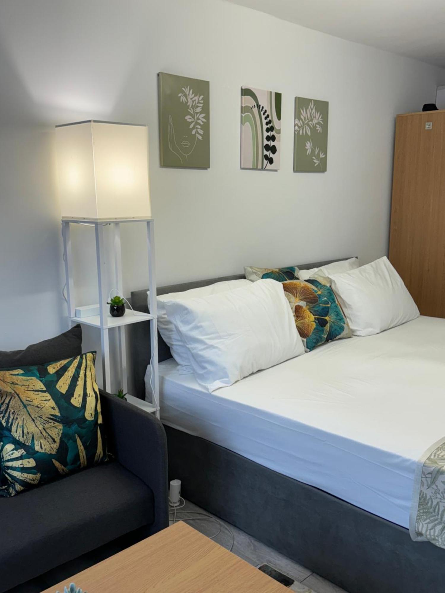Posh Executive Studio London Thamesmead  Luaran gambar