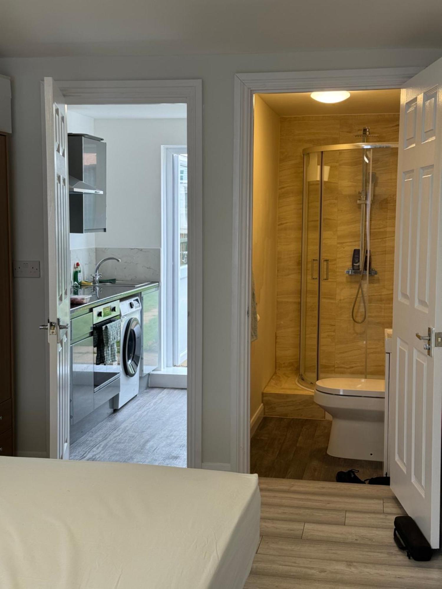 Posh Executive Studio London Thamesmead  Luaran gambar